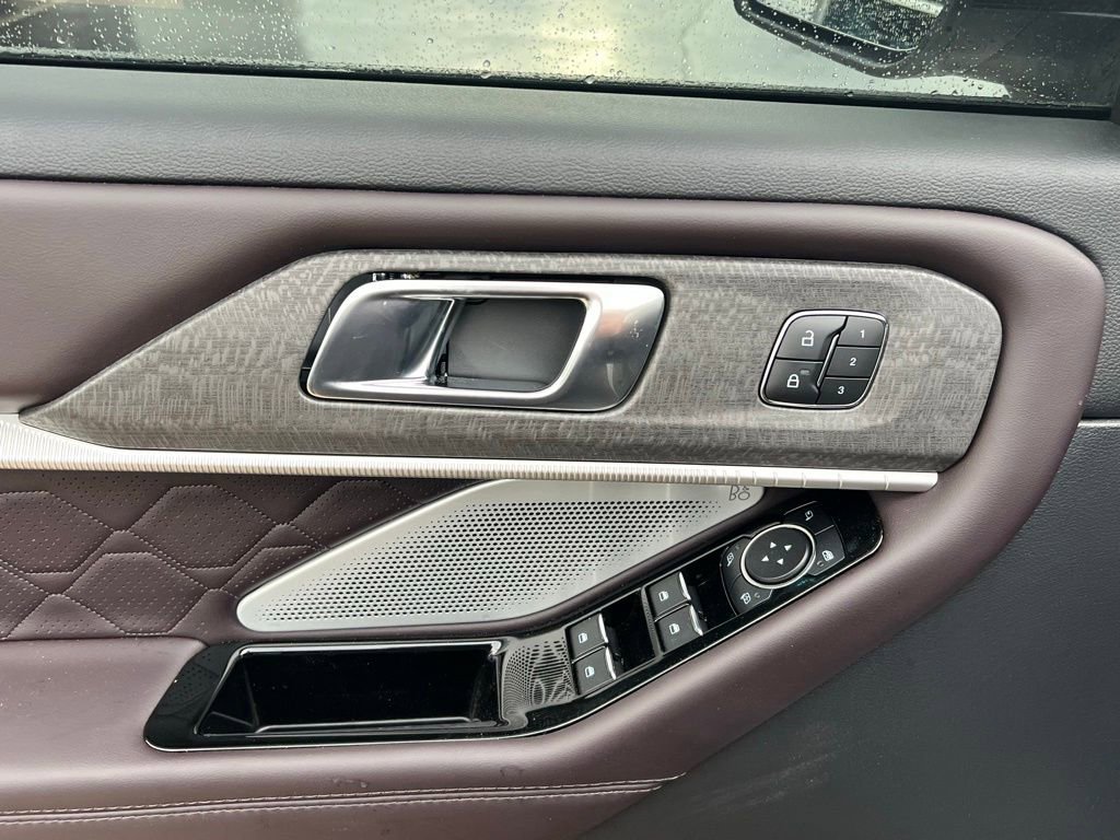 Used 2025 Ford Explorer Platinum w/ LUX Leather Package image 30
