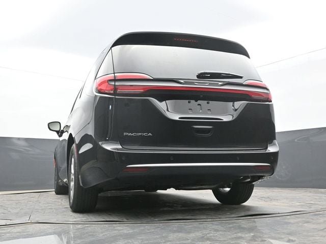 New 2027 Chrysler Pacifica Select FWD image 57