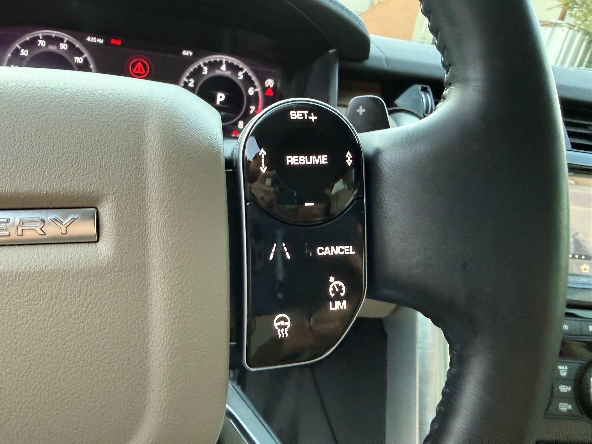 Used 2019 Land Rover Discovery HSE image 48