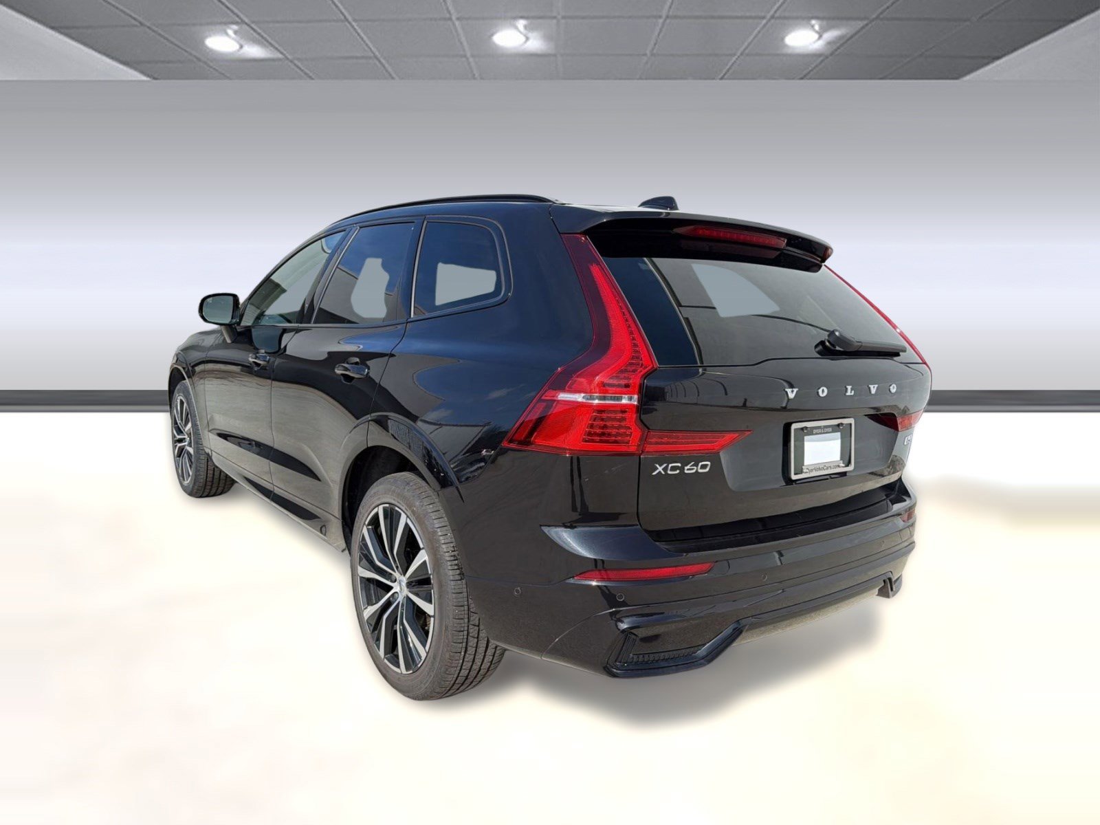Certified 2025 Volvo XC60 B5 Plus image 3