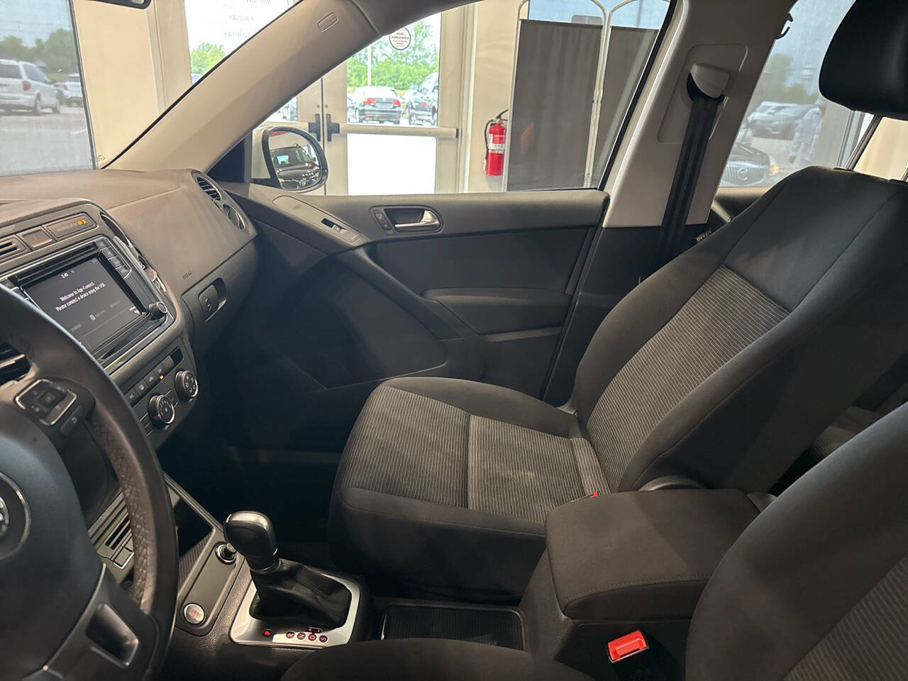 Used 2017 Volkswagen Tiguan Limited w/ Premium Package FWD image 22