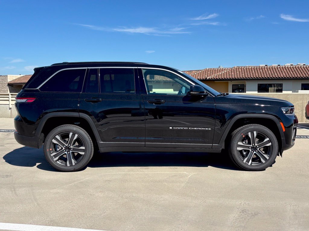 New 2027 Jeep Grand Cherokee Limited AWD/4WD image 2