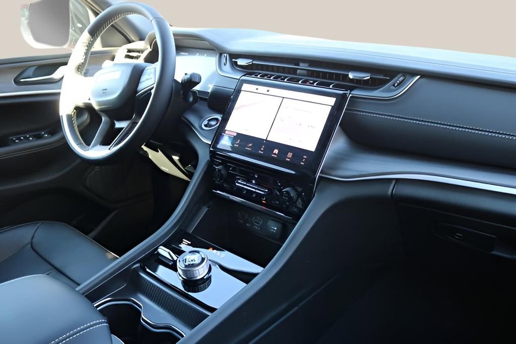 New 2025 Jeep Grand Cherokee Limited image 19