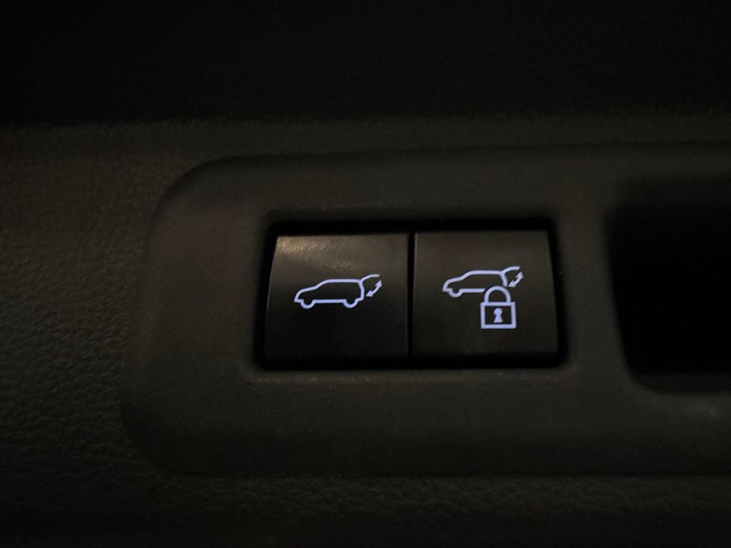 Used 2024 Toyota Sequoia Capstone AWD/4WD image 30
