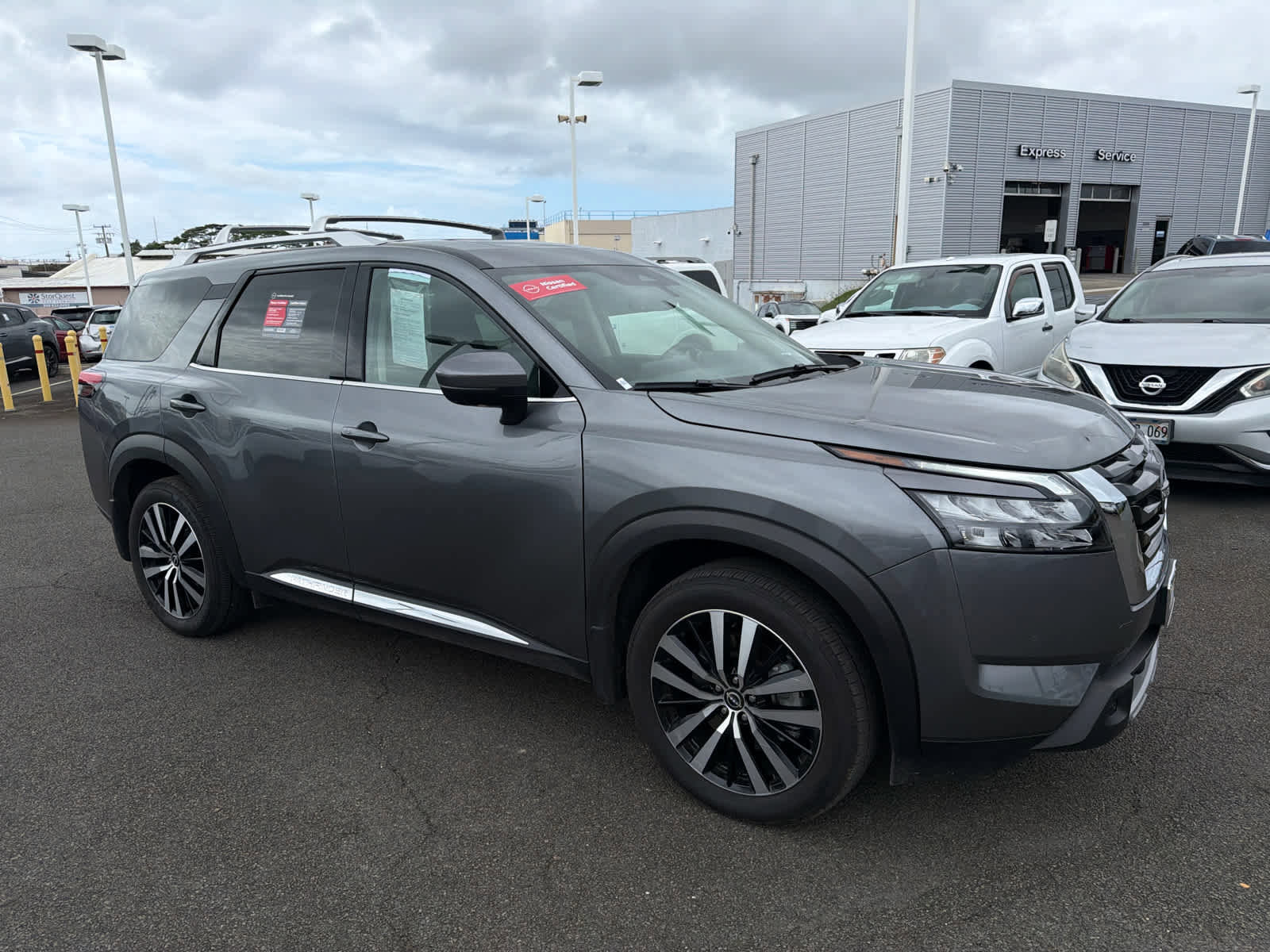 Used 2025 Nissan Pathfinder Platinum w/ Cargo Package image 2