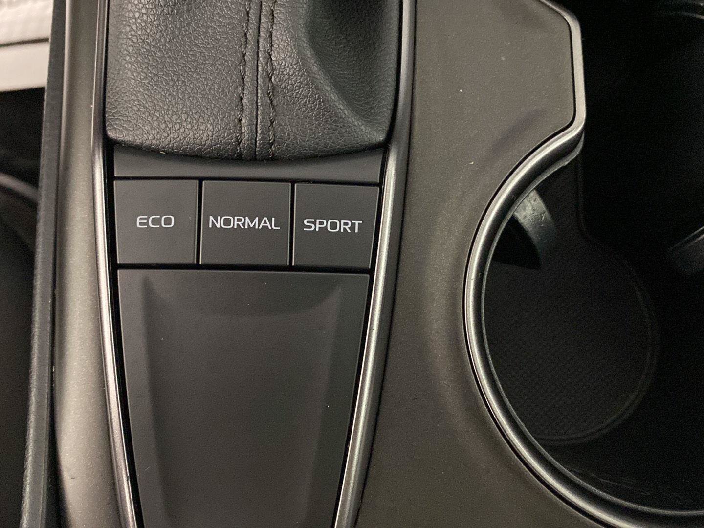 Used 2023 Toyota Camry SE w/ Cold Weather Package FWD image 18