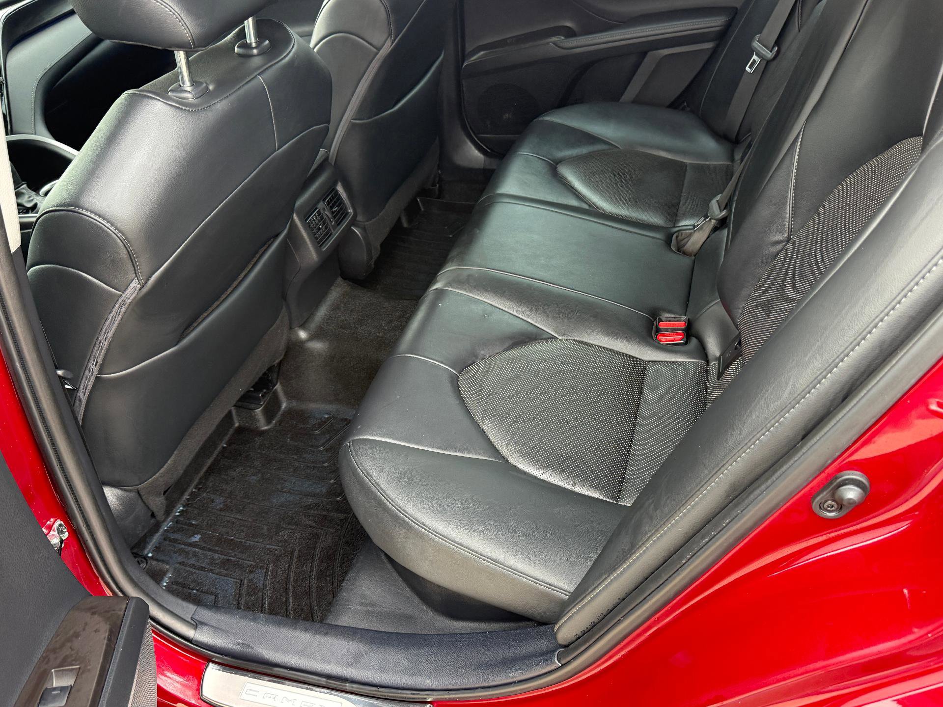 Used 2022 Toyota Camry XLE image 21