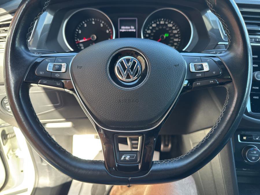 Used 2021 Volkswagen Tiguan SE R-Line image 24