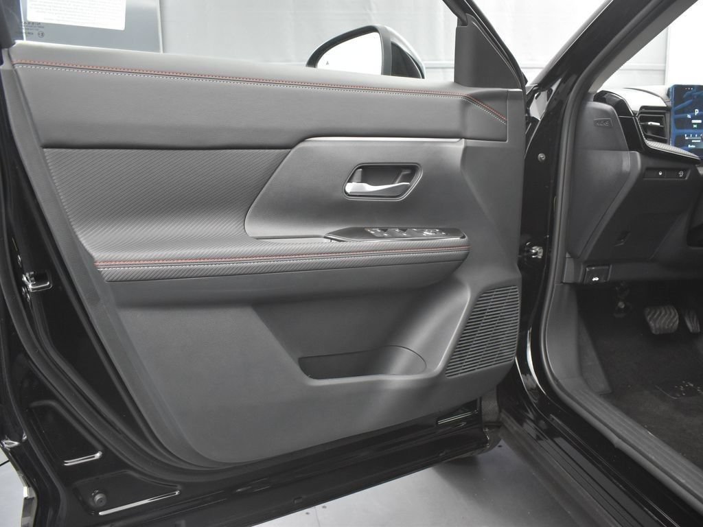New 2026 Nissan Kicks SR FWD image 28