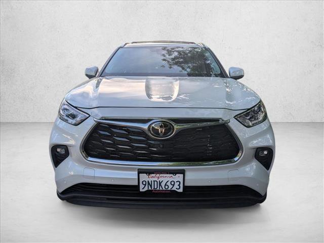 Used 2024 Toyota Highlander Limited AWD/4WD image 2