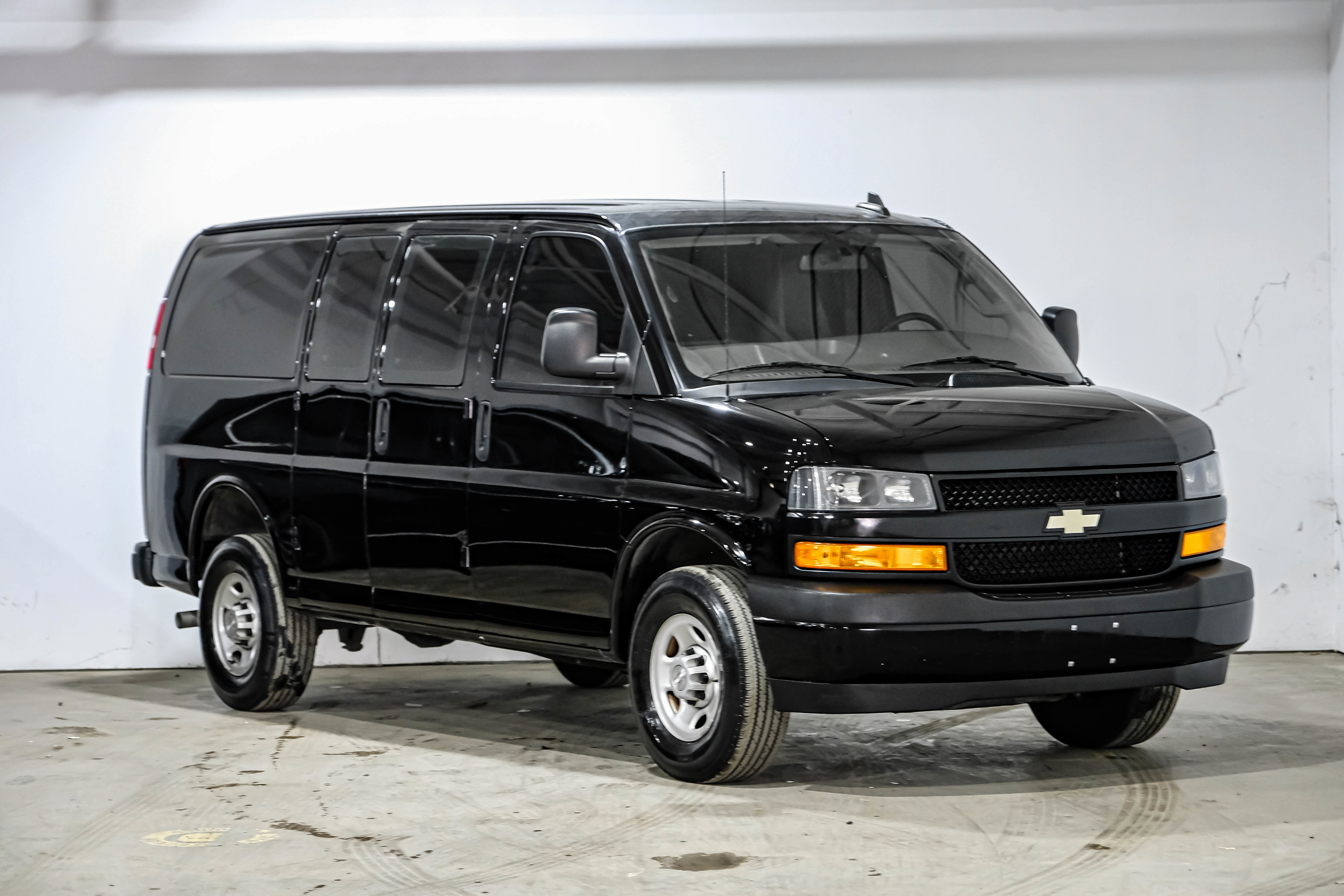 Used 2019 Chevrolet Express 2500 w/ Driver Convenience Package image 3
