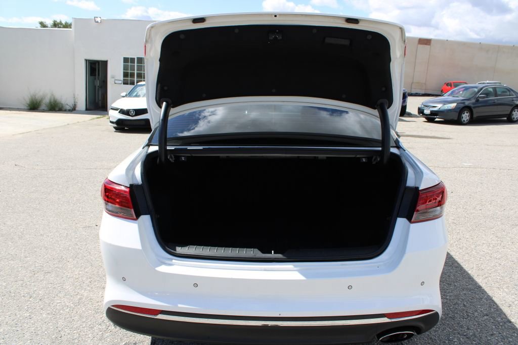 Used 2018 Kia Optima S w/ 18" Alloy Wheels Package image 10