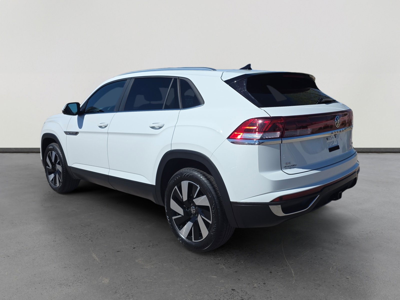 Used 2024 Volkswagen Atlas Cross Sport SE image 3