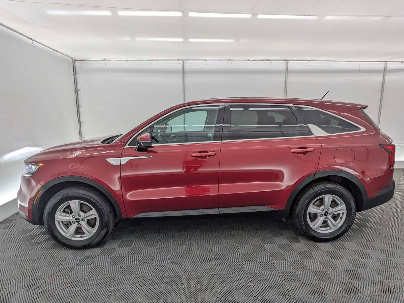 Used 2022 Kia Sorento LX image 3