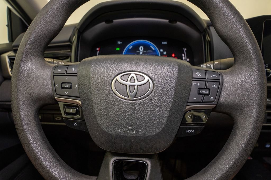 Used 2025 Toyota Camry LE image 17