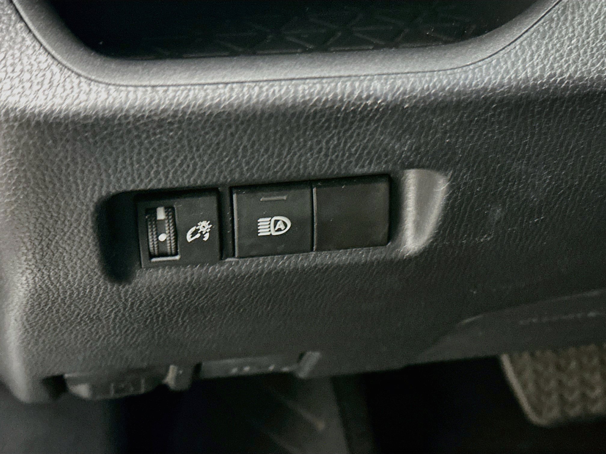 Used 2025 Toyota RAV4 LE AWD/4WD image 17