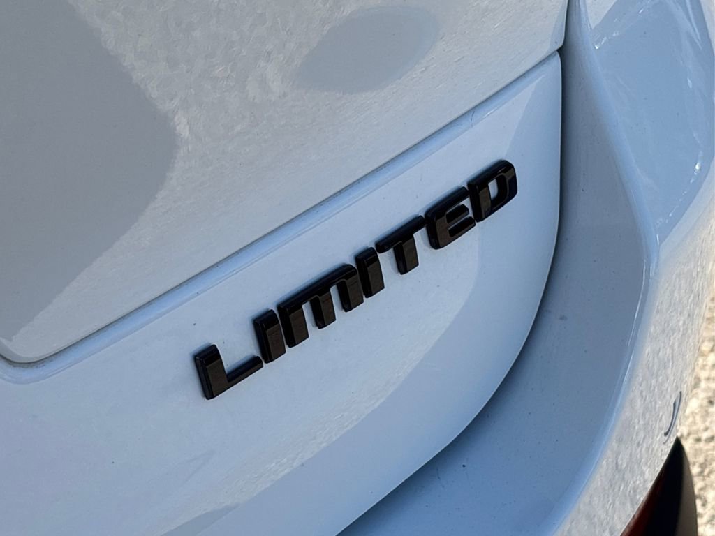 Used 2025 Jeep Grand Cherokee L Limited w/ Black Appearance Package image 14