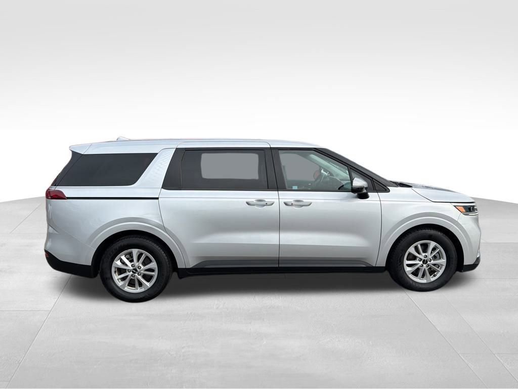 Used 2022 Kia Carnival LX image 7