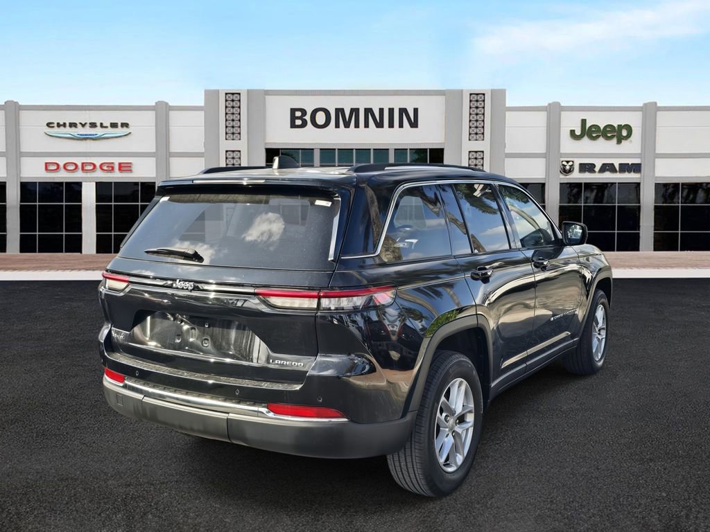 Used 2023 Jeep Grand Cherokee Laredo X image 3