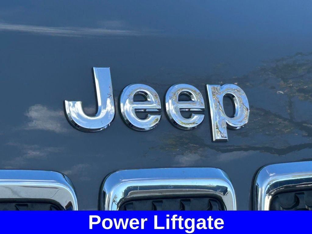 Used 2020 Jeep Cherokee Latitude Plus w/ Comfort/Convenience Group image 19