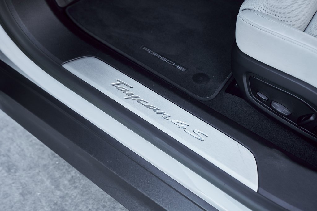 Used 2023 Porsche Taycan 4S w/ Premium Package image 34