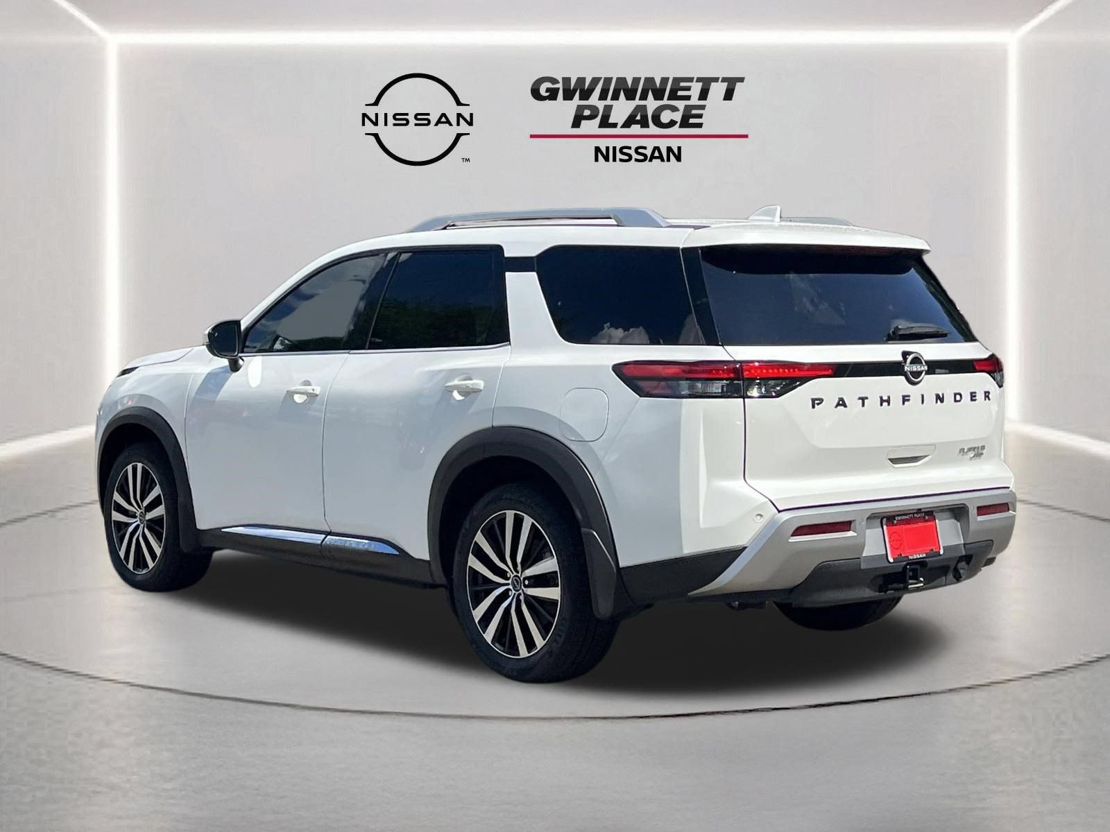 Certified 2025 Nissan Pathfinder Platinum w/ Cargo Package AWD/4WD image 29
