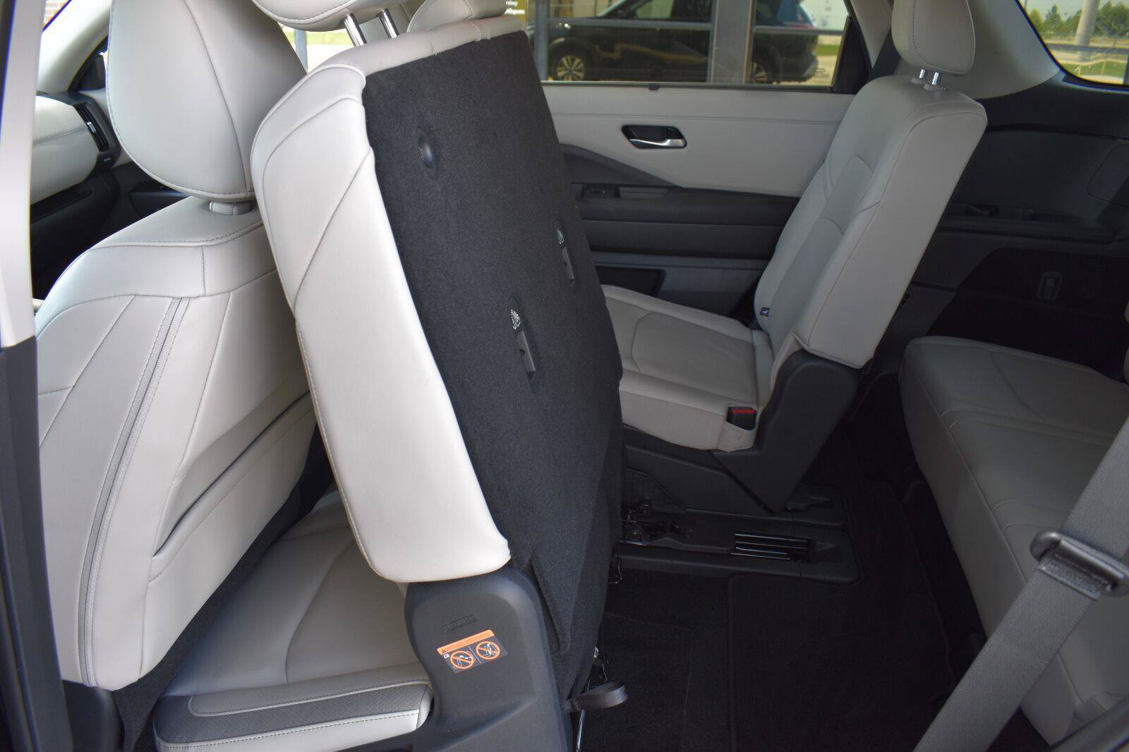 Used 2025 Nissan Pathfinder SL FWD image 50