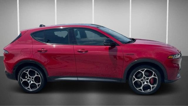 Used 2024 Alfa Romeo Tonale Veloce w/ Premium Interior Package AWD/4WD image 3