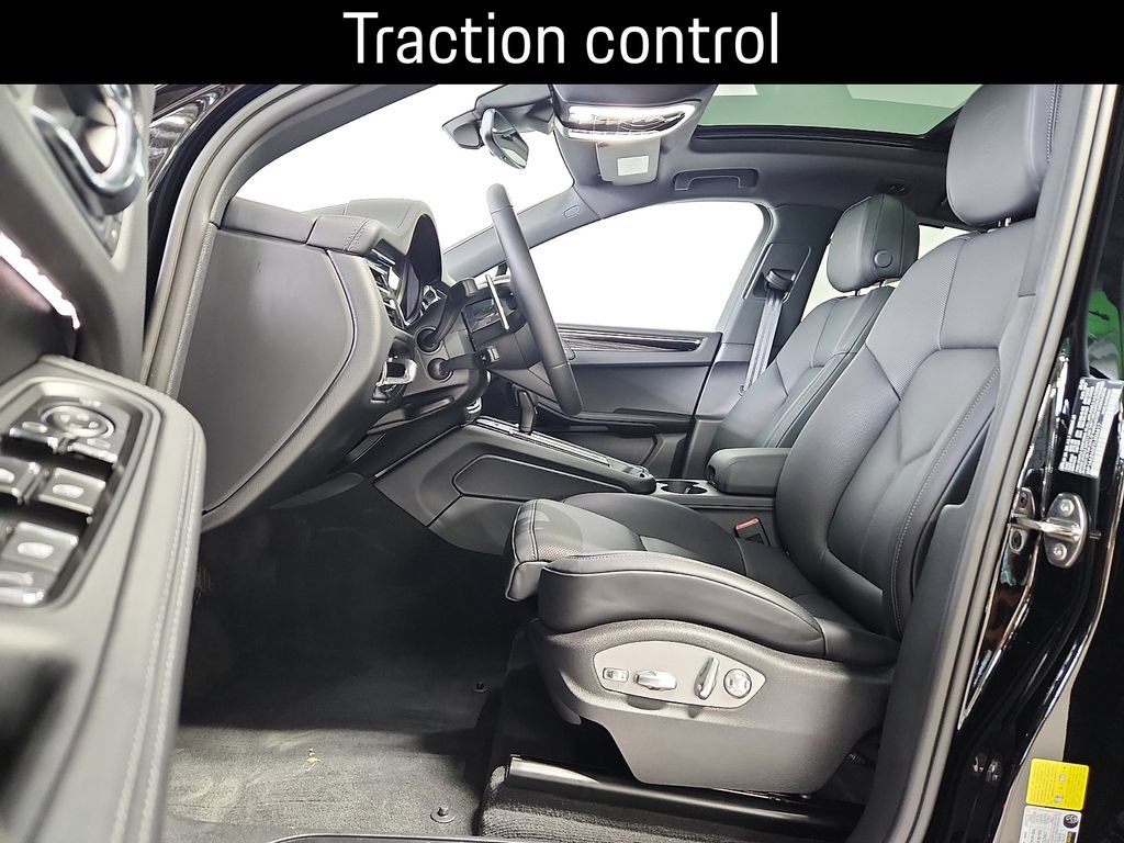 Certified 2026 Porsche Macan AWD/4WD image 5