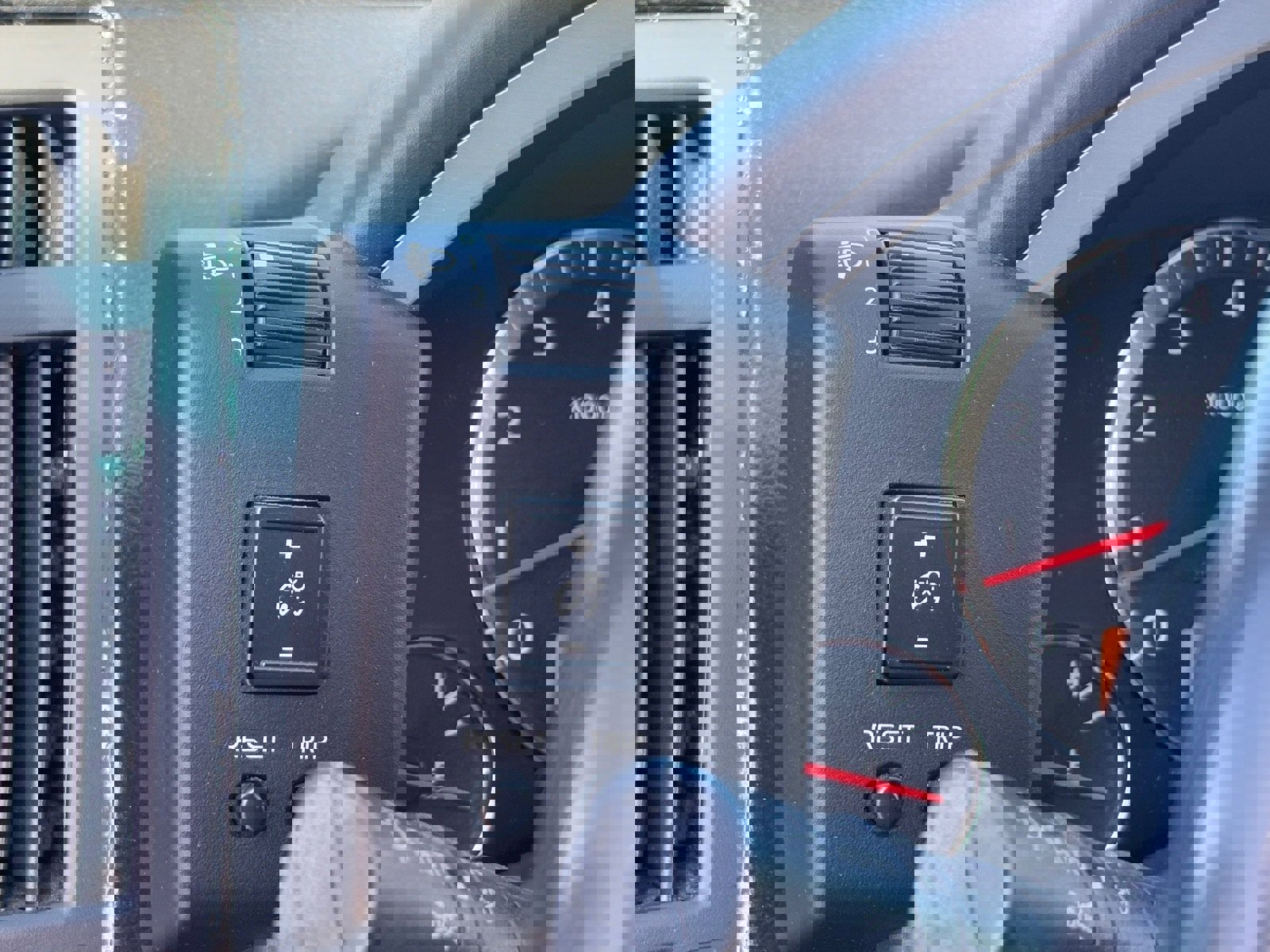 Used 2004 INFINITI FX45 AWD w/ Technology Pkg image 25