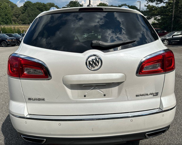 Used 2017 Buick Enclave Leather image 2