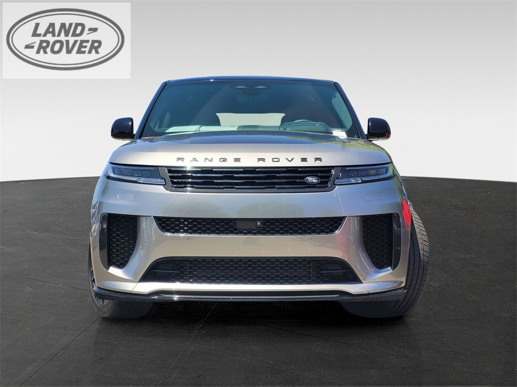 Used 2024 Land Rover Range Rover Sport image 2