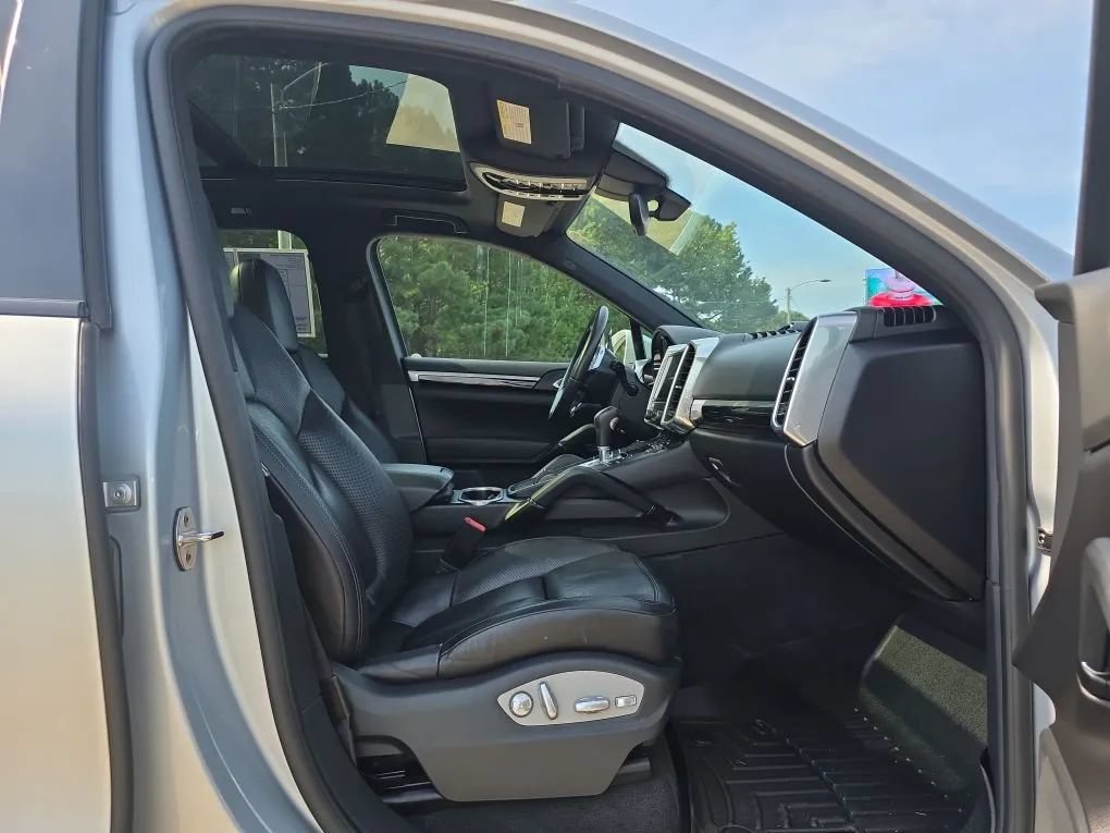 Used 2017 Porsche Cayenne AWD/4WD image 50