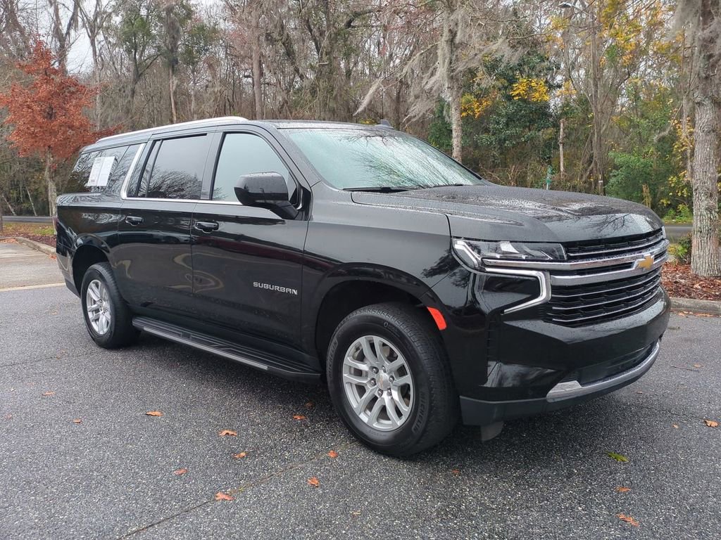 Used 2024 Chevrolet Suburban LT image 3