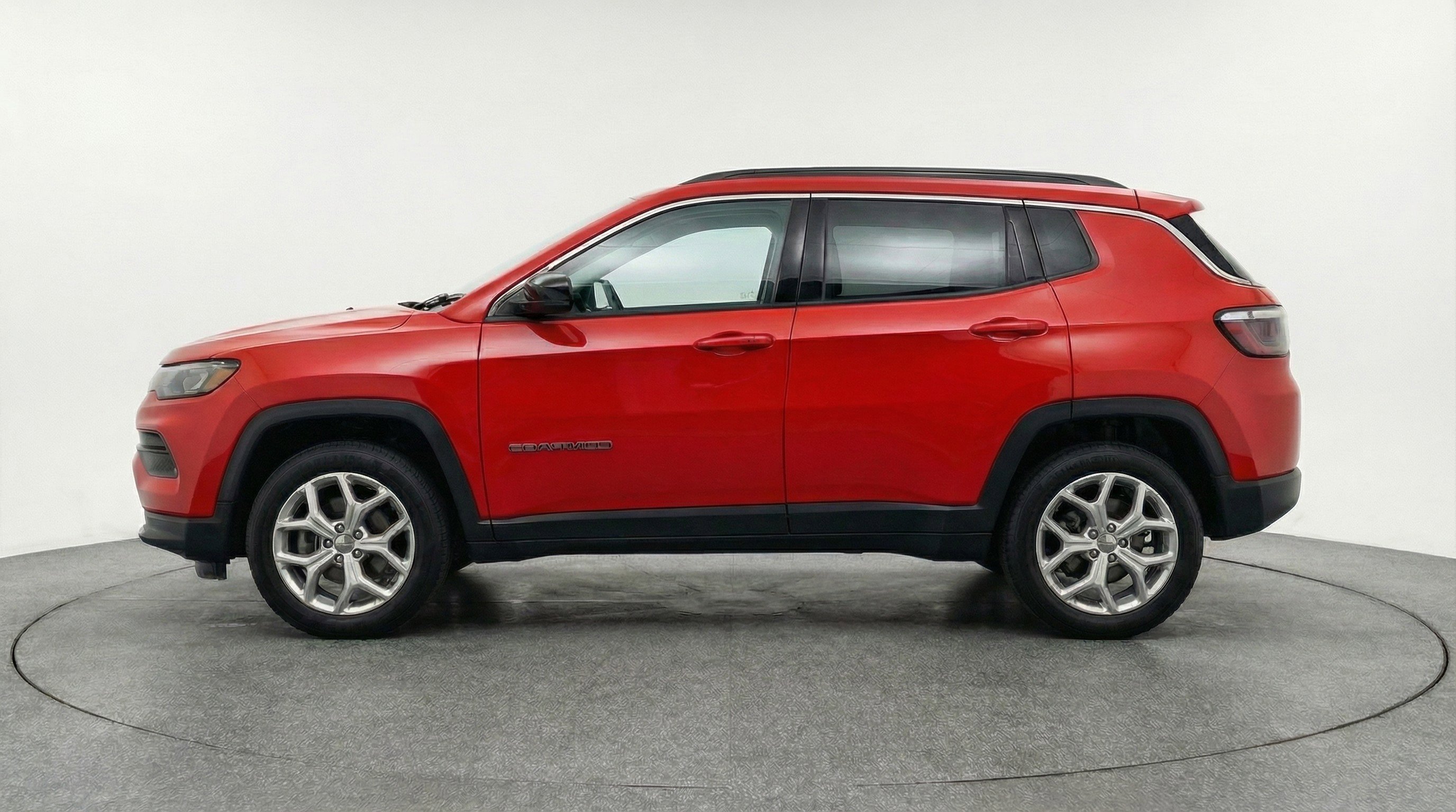 Used 2025 Jeep Compass Latitude image 5