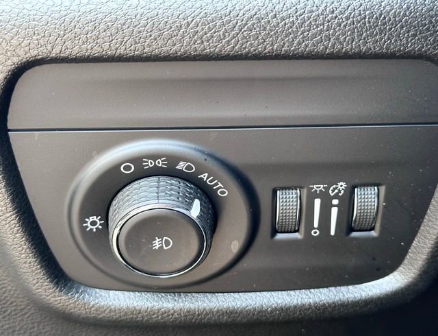 Used 2023 Jeep Grand Cherokee L Limited w/ Black Appearance Package image 11