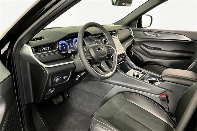 New 2025 Jeep Grand Cherokee Altitude image 8