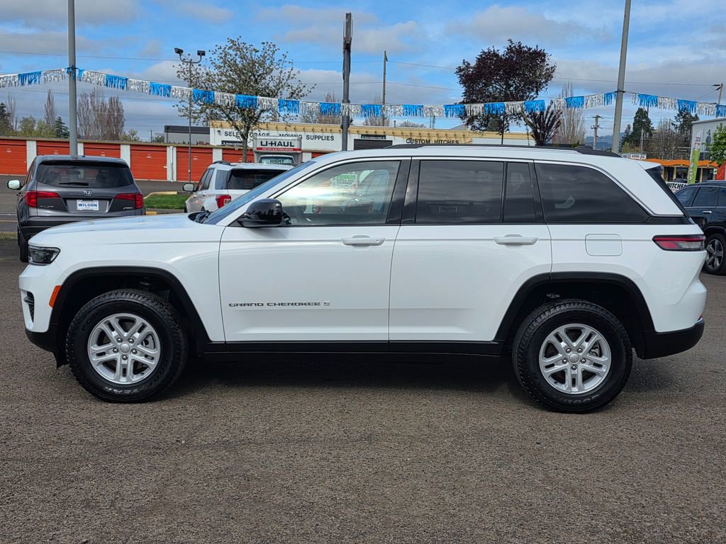 Used 2023 Jeep Grand Cherokee Laredo w/ Luxury Tech Group I image 34