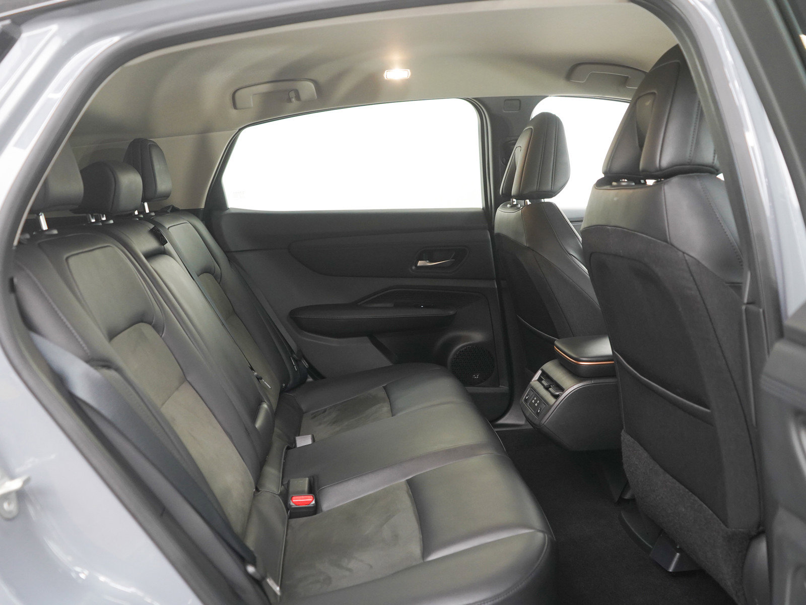 Used 2025 Nissan Ariya AWD image 12