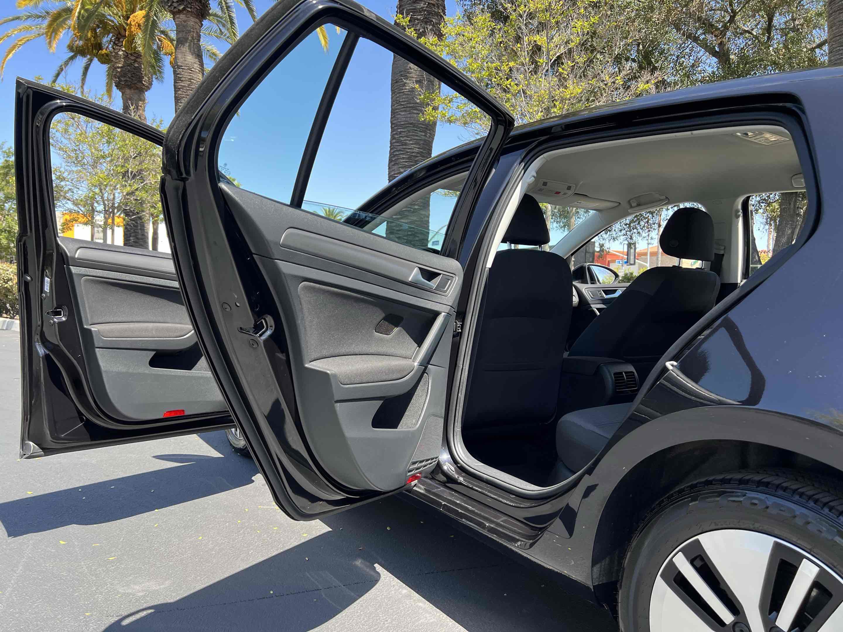 Used 2019 Volkswagen e-Golf SE w/ Driver Assistance Package FWD image 53