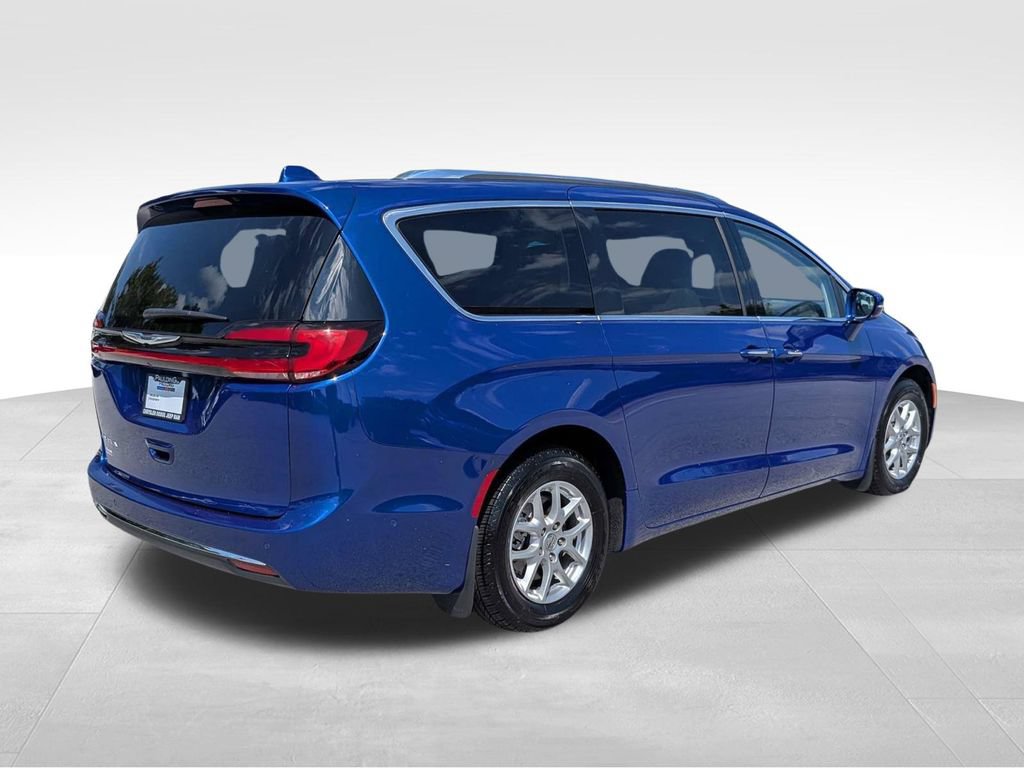 Used 2021 Chrysler Pacifica Touring-L w/ Premium & Safety Sphere Group FWD image 4