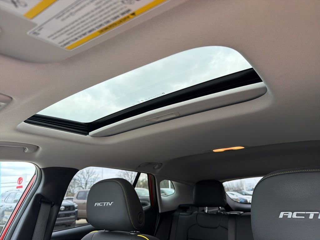 Used 2024 Chevrolet Trax ACTIV w/ Sunroof Package image 22