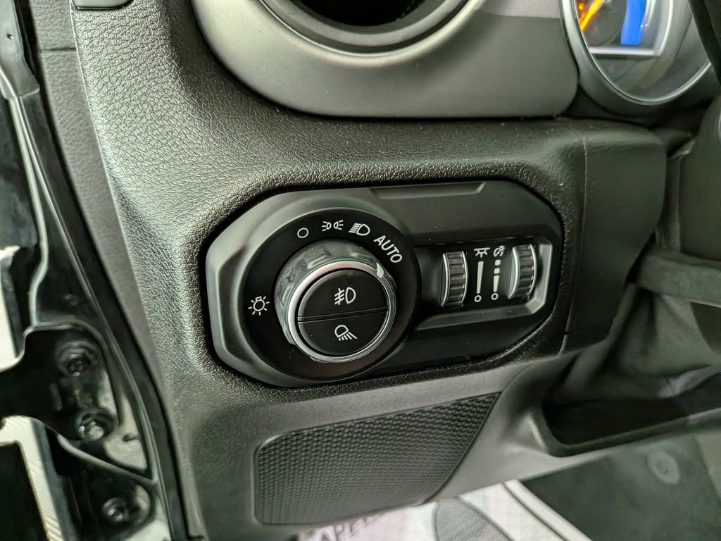 Used 2021 Jeep Gladiator Willys image 19