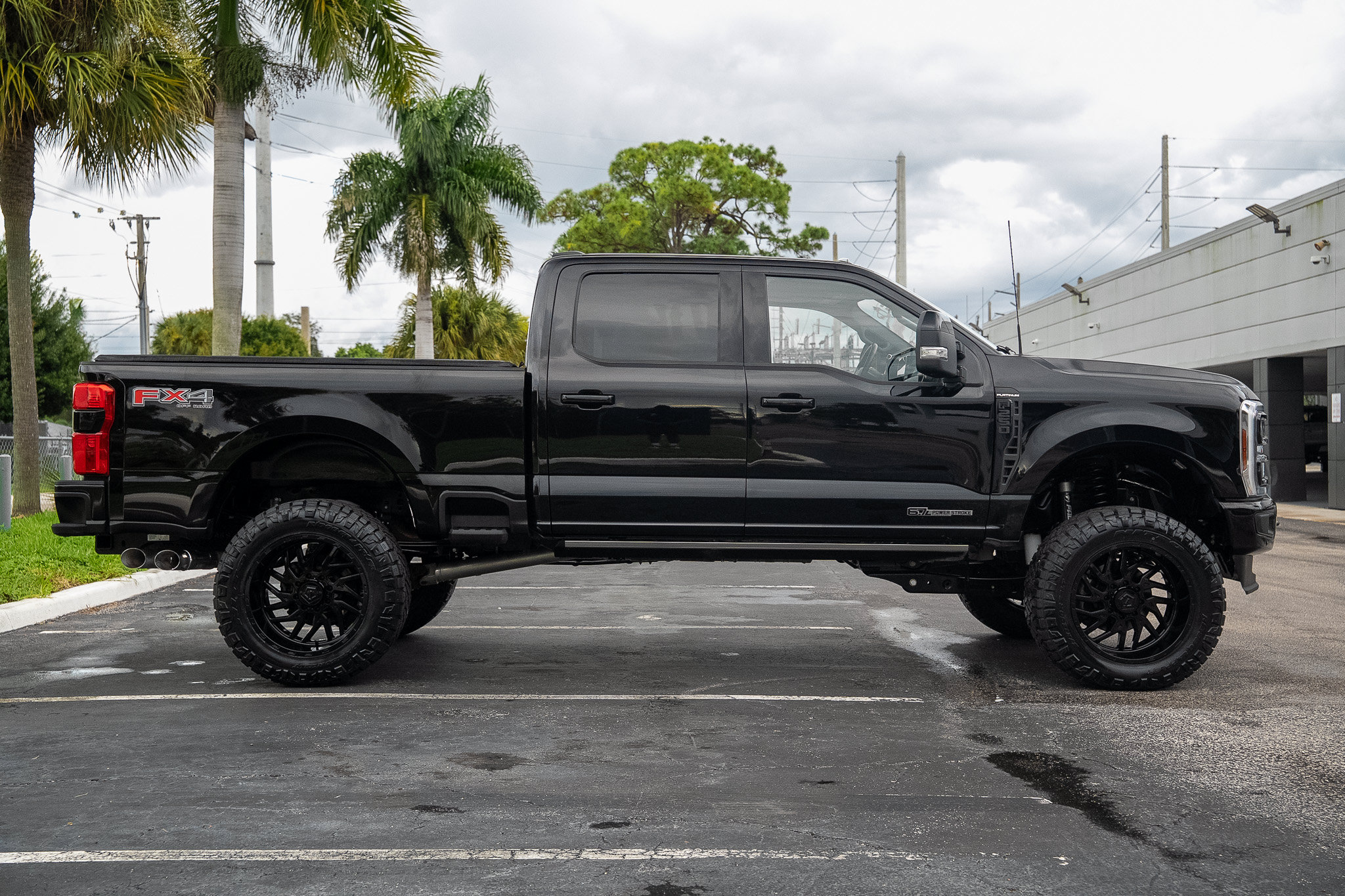 Used 2025 Ford F250 Platinum w/ FX4 Off-Road Package AWD/4WD image 27