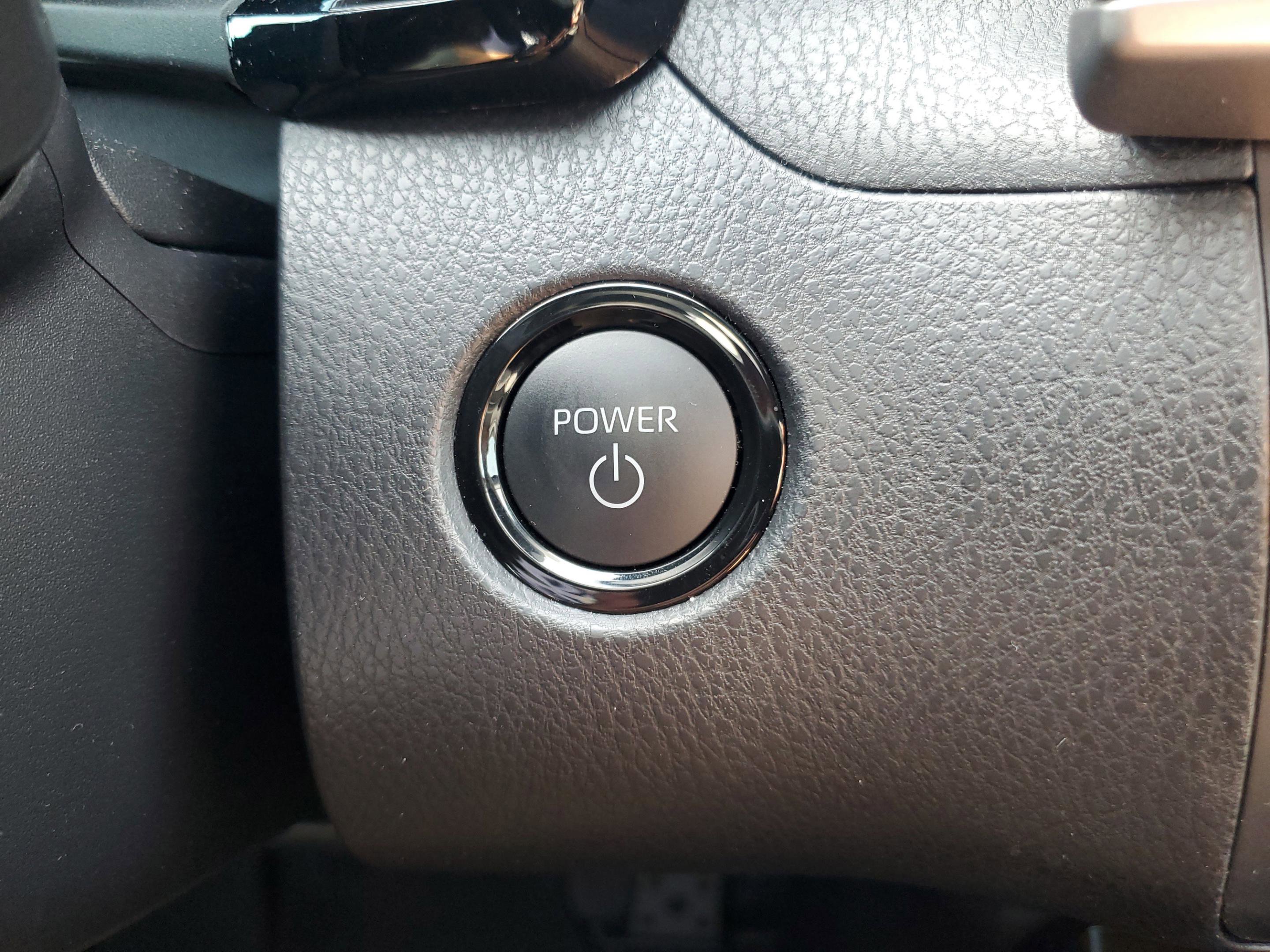 Used 2025 Toyota Camry SE image 18