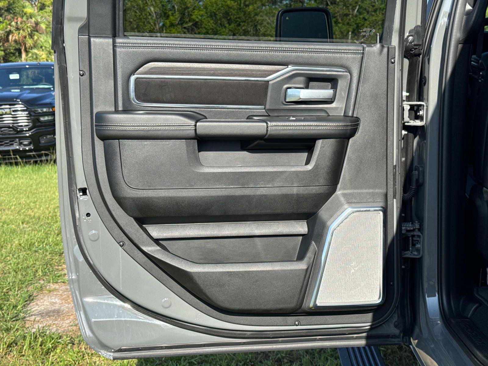 New 2026 RAM 2500 Laramie AWD/4WD image 12
