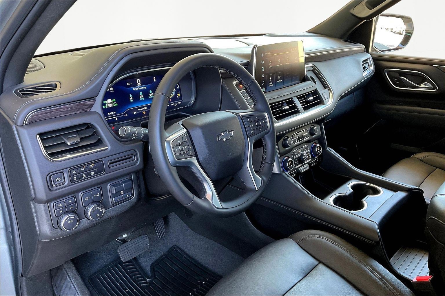 Used 2023 Chevrolet Suburban Z71 w/ Luxury Package image 17