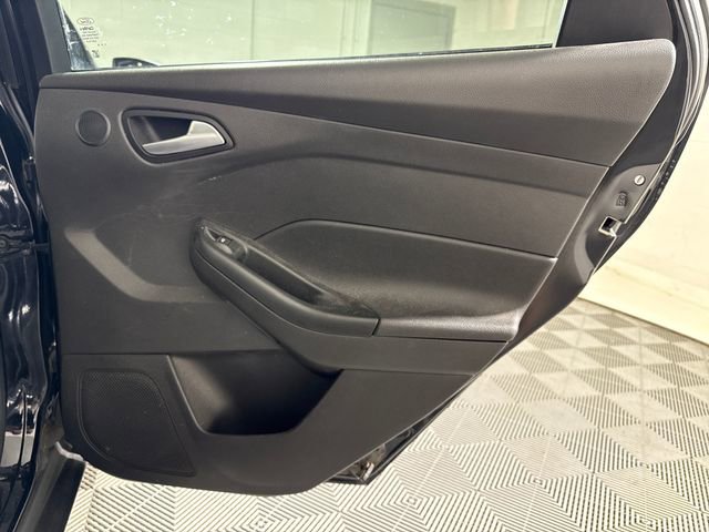 Used 2017 Ford Focus SEL w/ Cold Weather Package FWD image 16