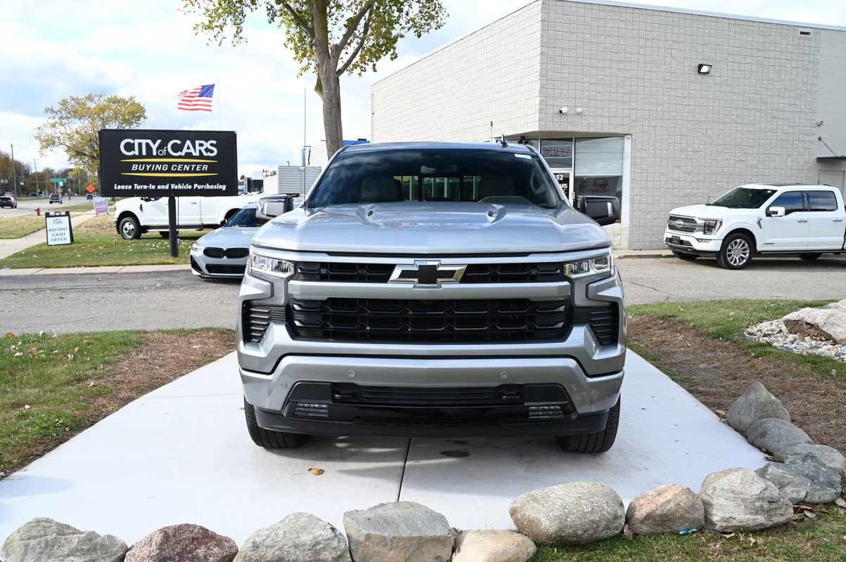 Used 2024 Chevrolet Silverado 1500 RST image 2