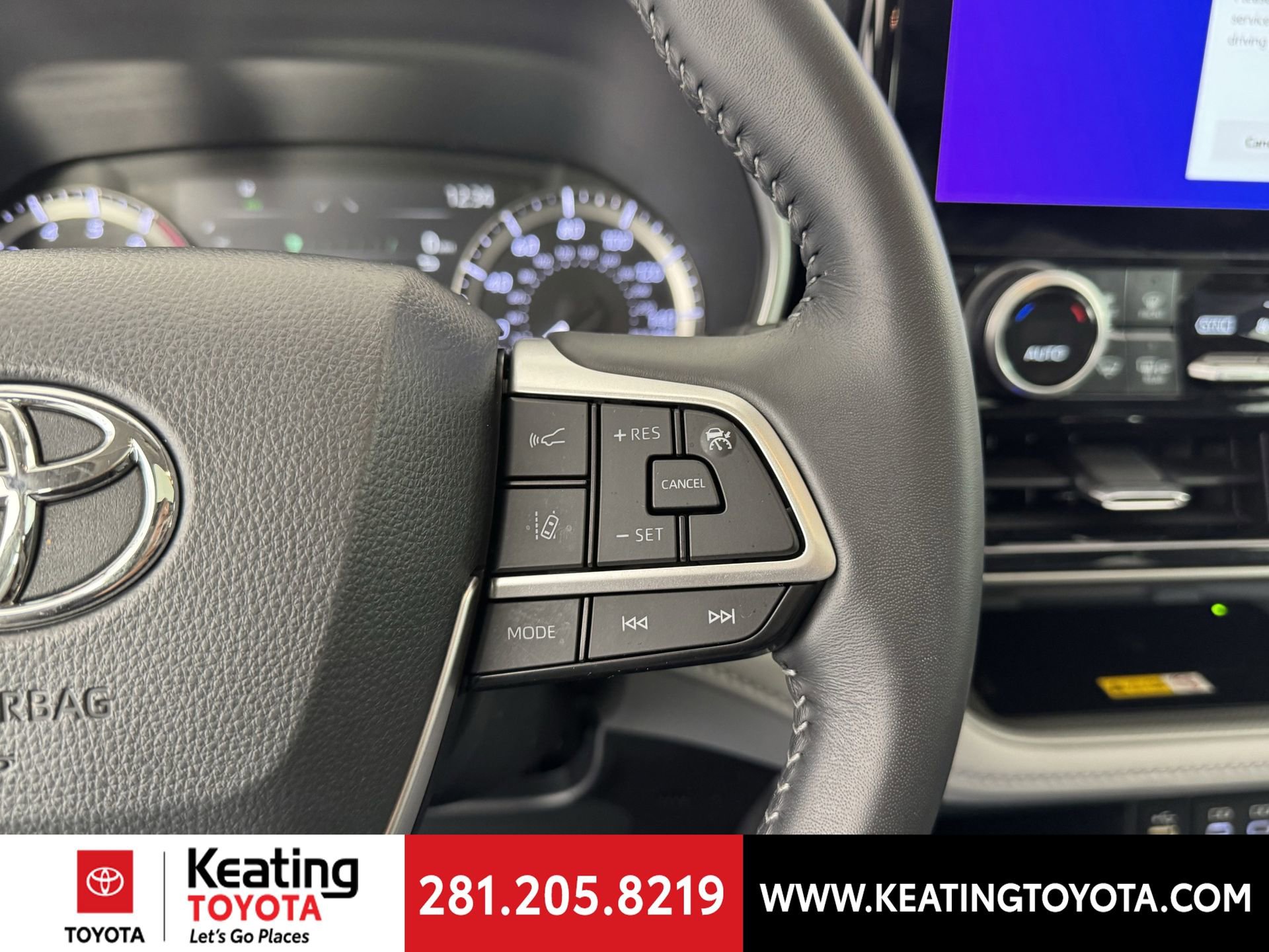 Used 2025 Toyota Highlander XLE image 28